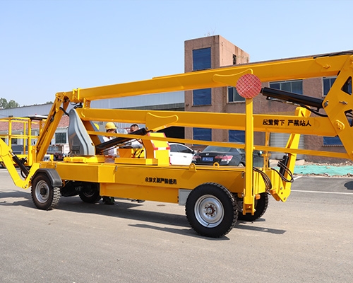 高空作業(yè)車(chē)